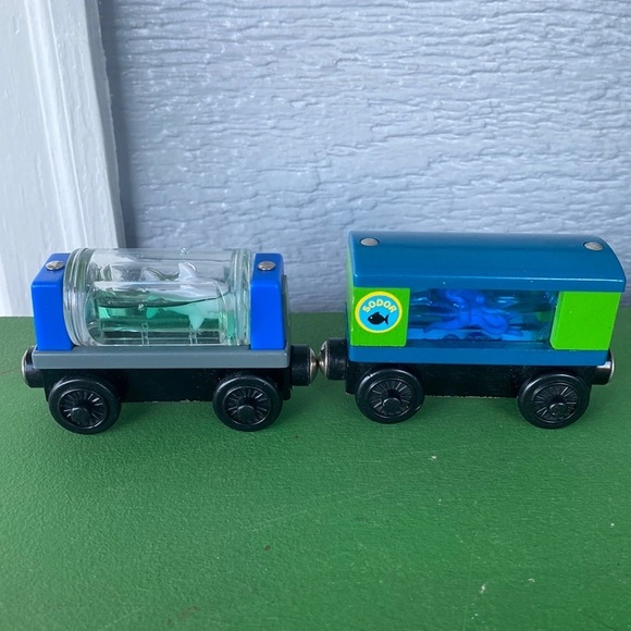 Thomas Friends magnetic Train Aquarium Cars Shark and Octopus